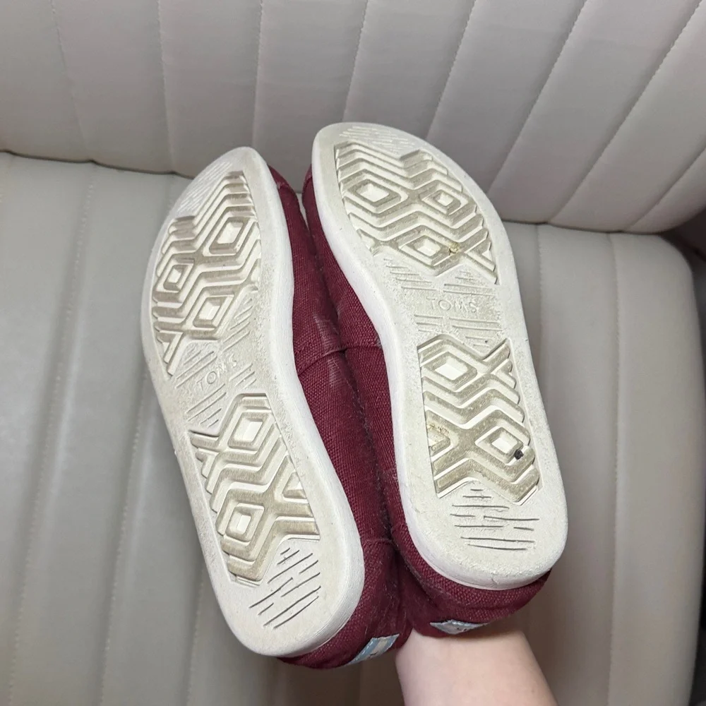TOMS Burgundy Canvas Slip-On Shoes Men’s 9.5 (Women’s 11) Casual Comfort Flats